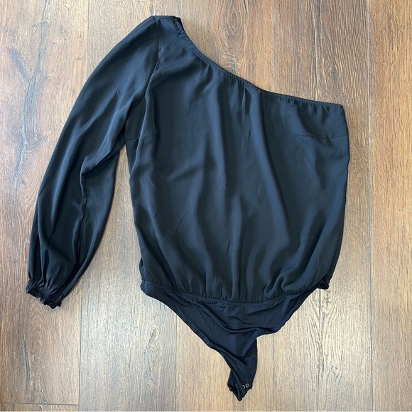 Abercrombie and Fitch, one sleeved bodysuit SZ LG - Picture 1 of 6